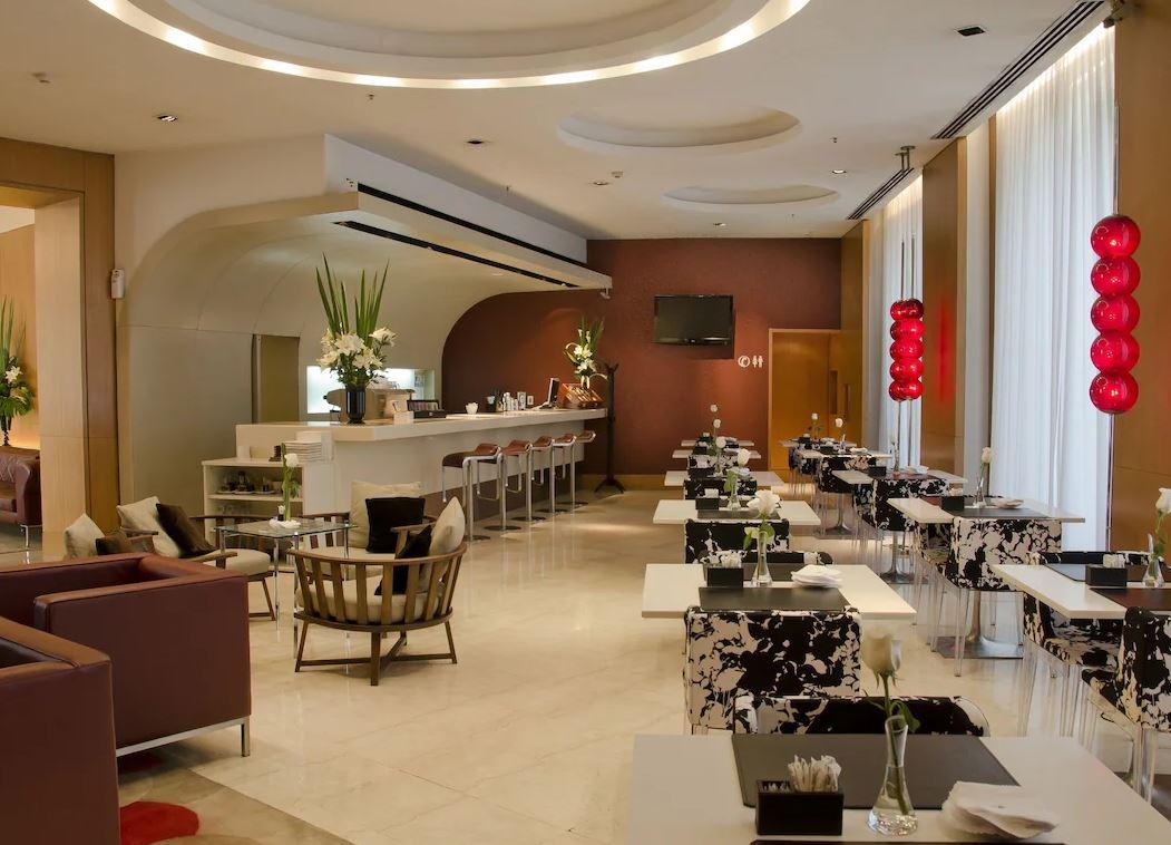 725 Continental Hotel Буенос Айрес Екстериор снимка The lounge at the airport