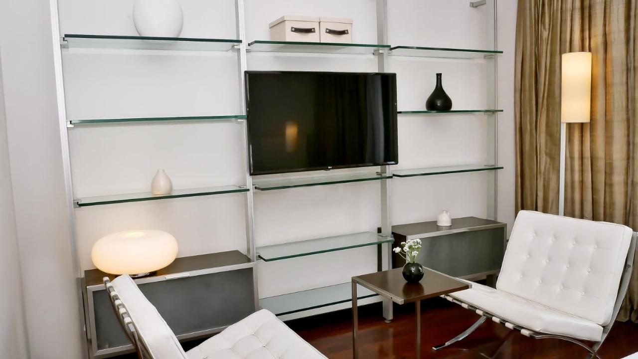 725 Continental Hotel Буенос Айрес Екстериор снимка A flat screen television