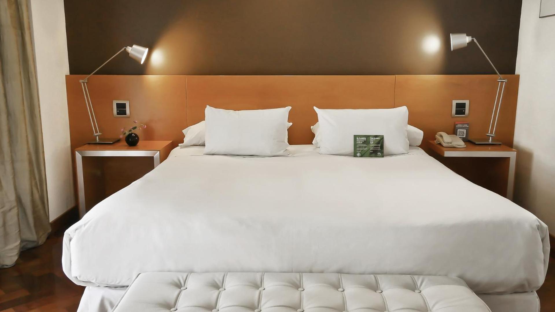 725 Continental Hotel Буенос Айрес Екстериор снимка A double bed