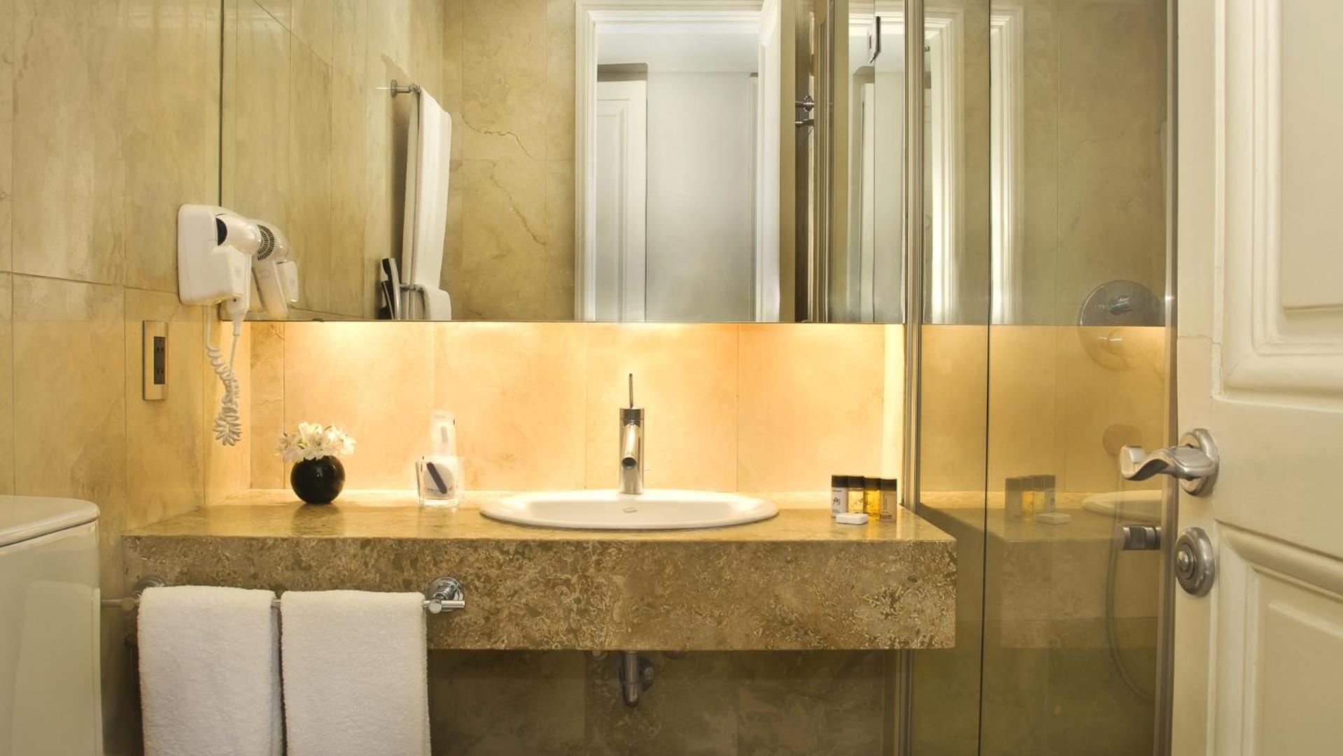 725 Continental Hotel Буенос Айрес Екстериор снимка Bathroom